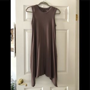 Super cute shark bite hem sleeveless dress !!❤️☺️